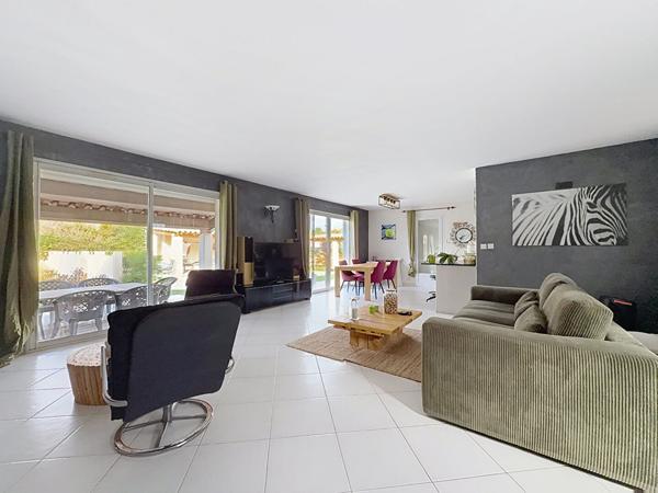 Aubagne Napollon ? Maison T5 121 m² plain-pied avec piscine et cadre agréable