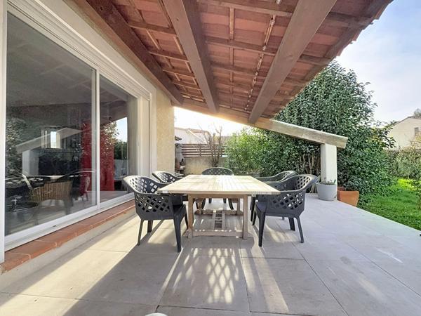 Aubagne Napollon ? Maison T5 121 m² plain-pied avec piscine et cadre agréable