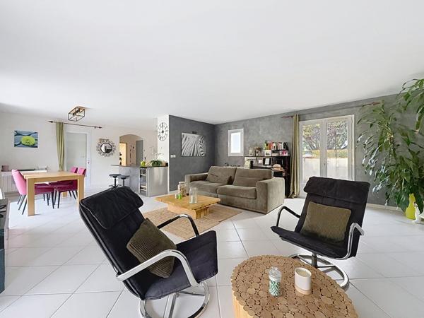 Aubagne Napollon ? Maison T5 121 m² plain-pied avec piscine et cadre agréable