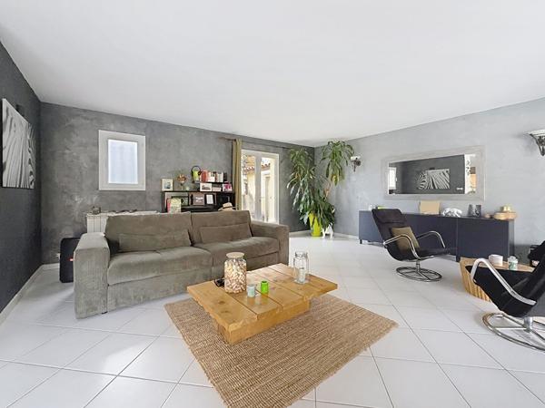 Aubagne Napollon ? Maison T5 121 m² plain-pied avec piscine et cadre agréable
