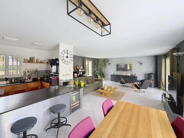 Aubagne Napollon ? Maison T5 121 m² plain-pied avec piscine et cadre agréable
