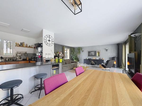Aubagne Napollon ? Maison T5 121 m² plain-pied avec piscine et cadre agréable