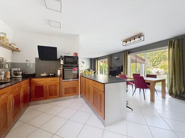 Aubagne Napollon ? Maison T5 121 m² plain-pied avec piscine et cadre agréable
