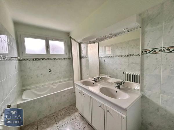Maison à louer 4 pièces 93.23m² Saint-Berthevin (53940)