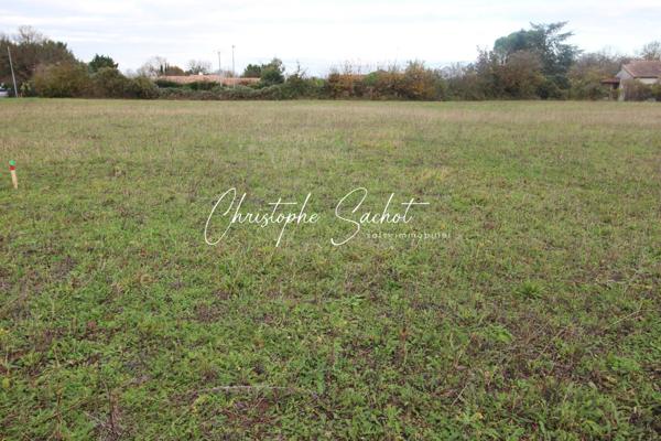 Parcelle de 942 m2 à Bâtir sur la commune de La Foye-monjault 79360