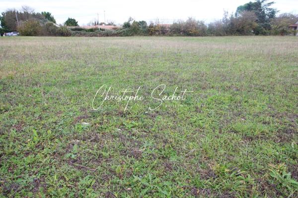 Parcelle de 942 m2 à Bâtir sur la commune de La Foye-monjault 79360