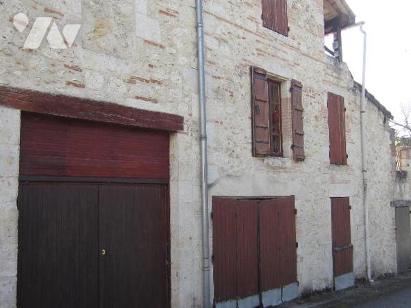 Maison de ville en pierres avec GARAGE - TERRASSES et JARDINET