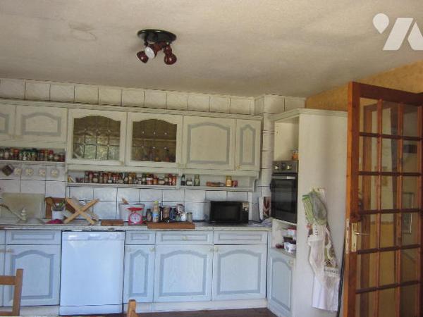 Maison de ville en pierres avec GARAGE - TERRASSES et JARDINET