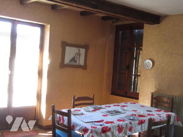 Maison de ville en pierres avec GARAGE - TERRASSES et JARDINET