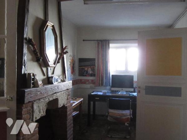 Maison de ville en pierres avec GARAGE - TERRASSES et JARDINET