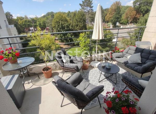 Duplex dernier étage, terrasse, cave, parking Le Village de Montigny Le Bretonneux