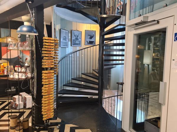 Local commercial , Laval Local commercial , Laval