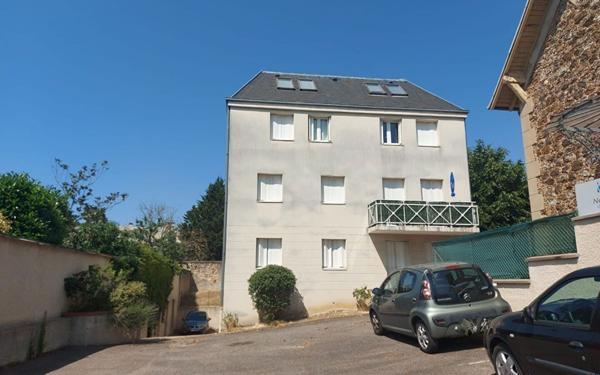 Stationnement à louer    Melun