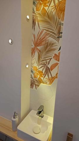 Appartement 1 etage - 2 chambres - box garage - aucun travaux - cuisiné équipée - séjour salon - double exposition - idéal jeune couple - étudiant - femme avec enfants