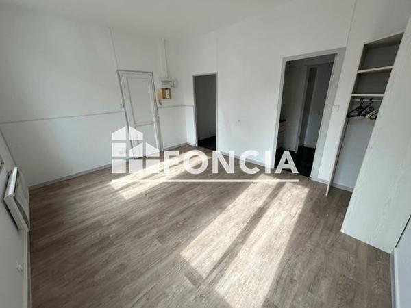 Location Studio 25 m² - 113 RUE JEAN JAURES Rochefort 17300