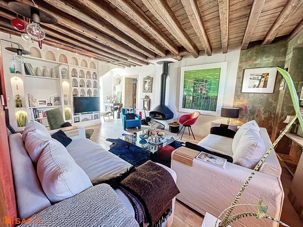 SUPERBE DEMEURE RENOVEE DANS UN CADRE BUCOLIQUE