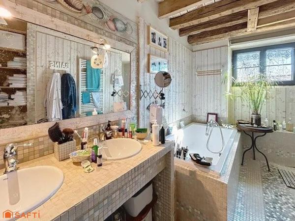 SUPERBE DEMEURE RENOVEE DANS UN CADRE BUCOLIQUE