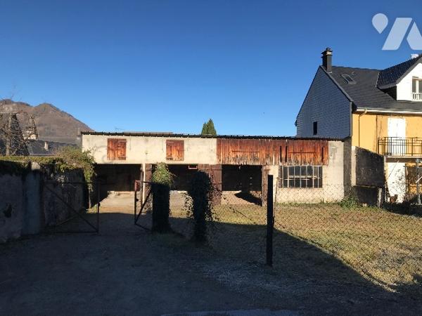 Maison de ville avec cour intérieure au centre de CAMPAN, avec appartement indépendant détachable.
