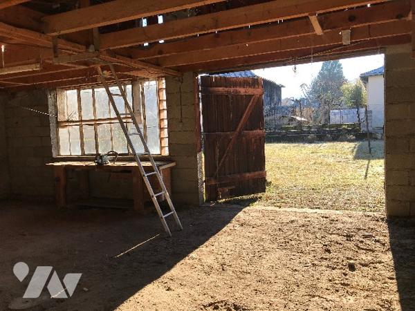 Maison de ville avec cour intérieure au centre de CAMPAN, avec appartement indépendant détachable.