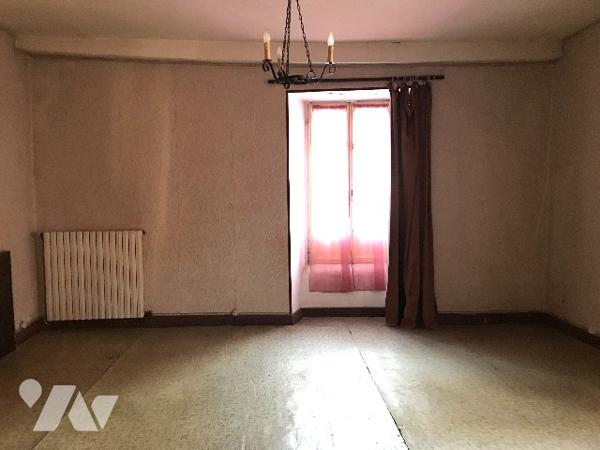 Maison de ville avec cour intérieure au centre de CAMPAN, avec appartement indépendant détachable.