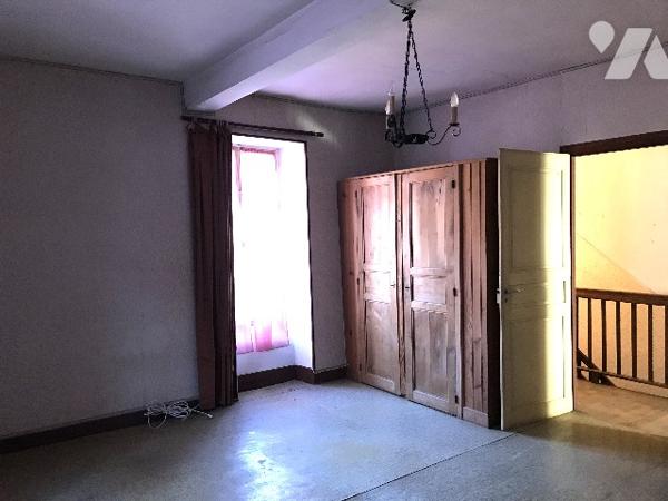 Maison de ville avec cour intérieure au centre de CAMPAN, avec appartement indépendant détachable.