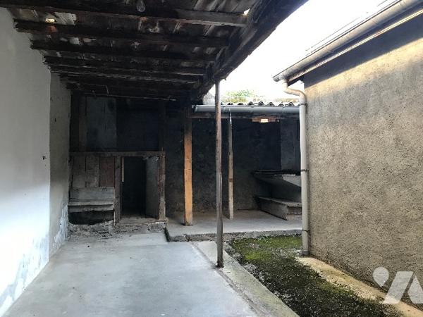 Maison de ville avec cour intérieure au centre de CAMPAN, avec appartement indépendant détachable.