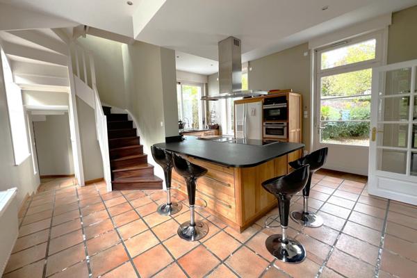 Maison à Santes, 59211 - 8 pièces 300m²