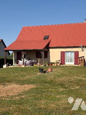 Une maison d'habitation comprenant:
