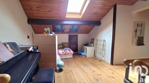 Appartement 6 pièces de 112 m² à Vals-près-le-Puy (43750)