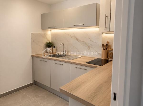 Appartement T2    -  42 m2   -  Aix en provence 

Situé à Aix-en-Provence, dans un secteur stratégique et recherché, cet appartement de 42.32 m2 constitue une opportunité idéale pour un investissement locatif sécurisé.

L'appartement se compose de deux pièces bien agencées, offrant une distribution fonctionnelle et agréable.

Il bénéficie d'un locataire en place, garantissant une rentabilité immédiate de 830 €/mois et une continuité de revenus dès l'acquisition.

Ce secteur dynamique et prisé assure une forte demande locative, tant pour les actifs que pour les étudiants, faisant de ce bien un placement pérenne.

Sa localisation est un véritable atout:

﻿à proximité de la gare SNCF et la gare routière,
﻿à proximité immédiate du centre-ville,
﻿à deux pas des commerces, écoles et commodités,
﻿﻿accès rapide aux axes routiers et transports.