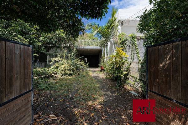 A VENDRE - Maison T3 à rénover – Hyper centre de Saint-Pierre