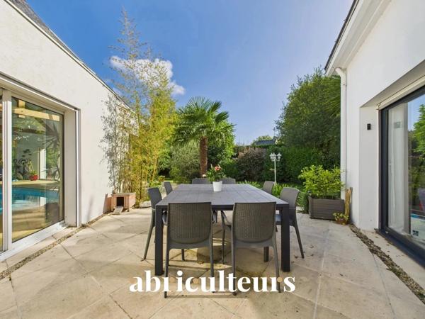 Magnifique maison de 258m2 4 chambres Piscine intérieure Domaine du Haut Bissin Garage Terrain de 1800m2
