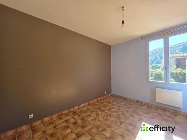 Maison
         5 pièces
        - 105 m² Exclusivité 250 000 € *