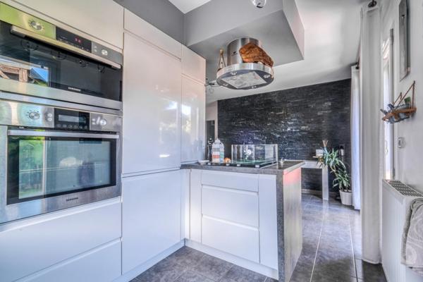 EXCLUSIVITÉ, Christophe Michaudelle Capifrance vous propose cœur de MONTEVRAIN, appartement 3 pièces 54 m² avec son jardin - 2 stationnements