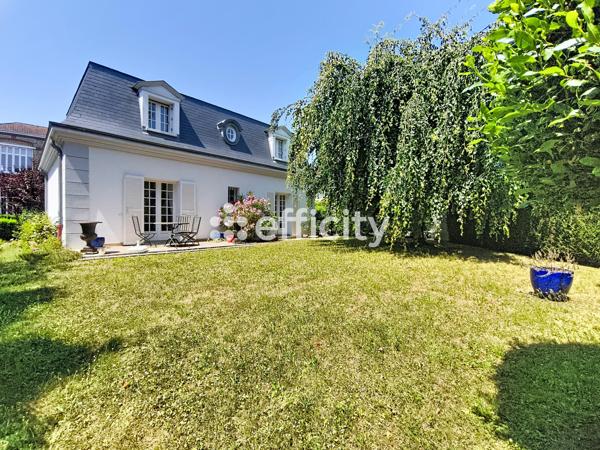 Maison
         6 pièces
        - 112 m² Bien prestige 650 000 € *