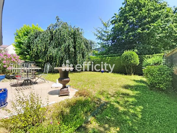 Maison
         6 pièces
        - 112 m² Bien prestige 650 000 € *