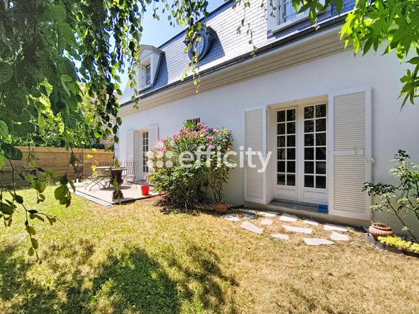 Maison
         6 pièces
        - 112 m² Bien prestige 650 000 € *