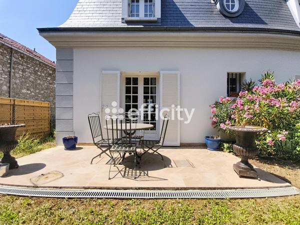 Maison
         6 pièces
        - 112 m² Bien prestige 650 000 € *