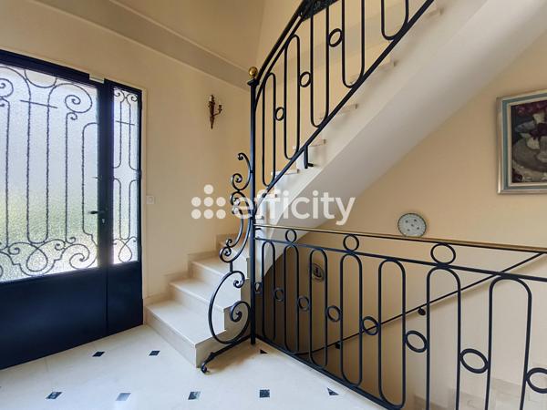 Maison
         6 pièces
        - 112 m² Bien prestige 650 000 € *