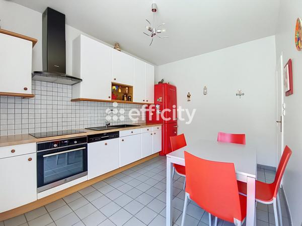 Maison
         6 pièces
        - 112 m² Bien prestige 650 000 € *