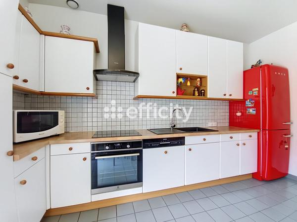 Maison
         6 pièces
        - 112 m² Bien prestige 650 000 € *