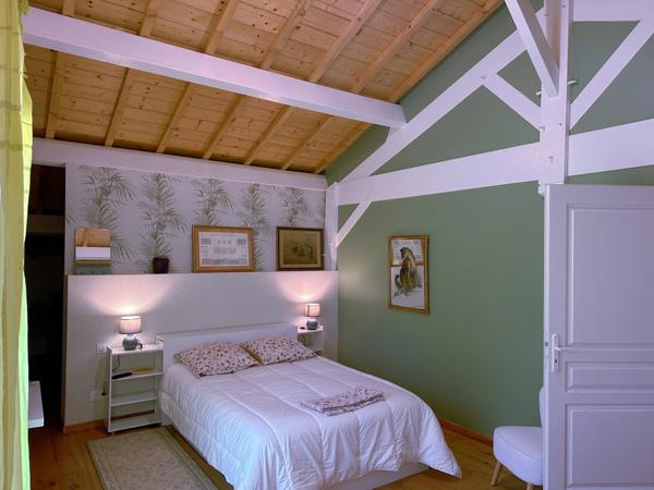 Lisière forêt Landaise.Contemporaine de construction récente avec beaucoup de charme et des prestations de qualité.