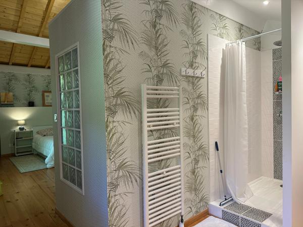 Lisière forêt Landaise.Contemporaine de construction récente avec beaucoup de charme et des prestations de qualité.