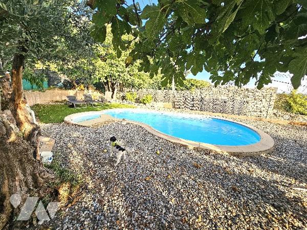 Draguignan, Appartement 2 pièces dans une petite copropriété avec piscine collective.