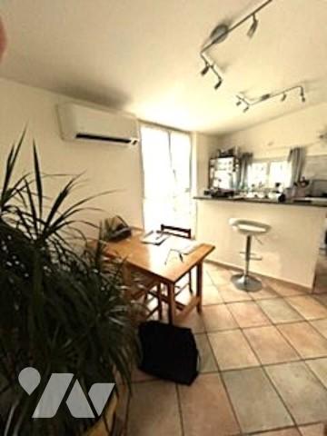 Draguignan, Appartement 2 pièces dans une petite copropriété avec piscine collective.