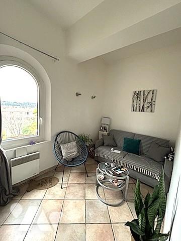 Draguignan, Appartement 2 pièces dans une petite copropriété avec piscine collective.