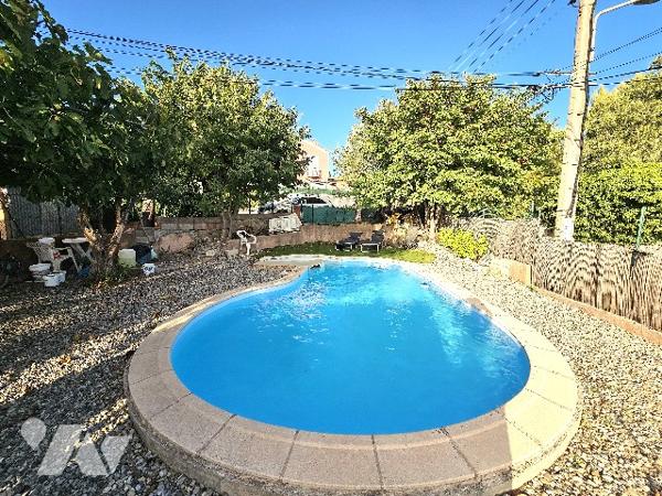 Draguignan, Appartement 2 pièces dans une petite copropriété avec piscine collective.