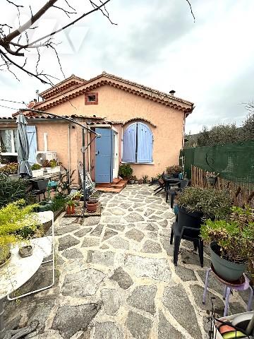 Draguignan, Appartement 2 pièces dans une petite copropriété avec piscine collective.