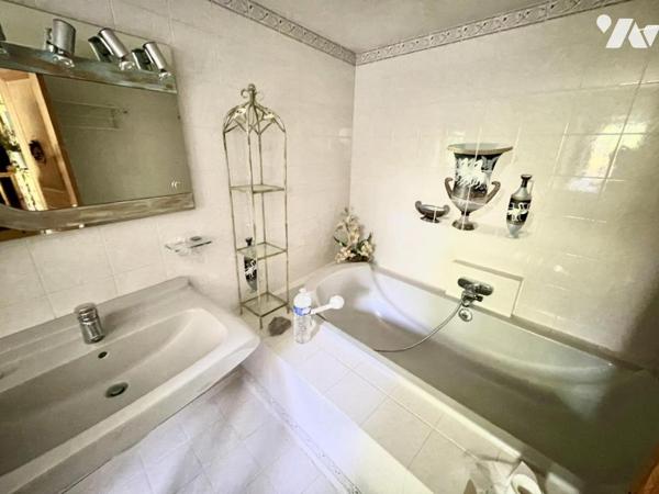 A VENDRE CORPS DE FERME  LES MONTS VERTS