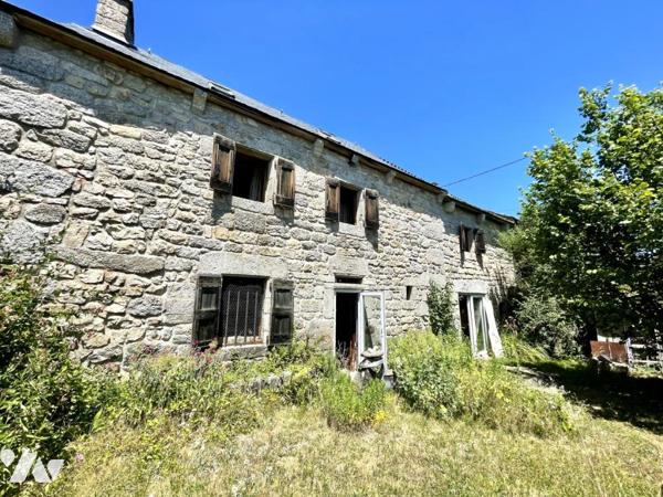 A VENDRE CORPS DE FERME  LES MONTS VERTS